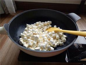 网红吃长蒲瓜,趣味横生引网友热议