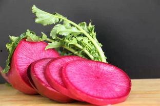 网红小姐姐吃八月瓜,美味与挑战并存！