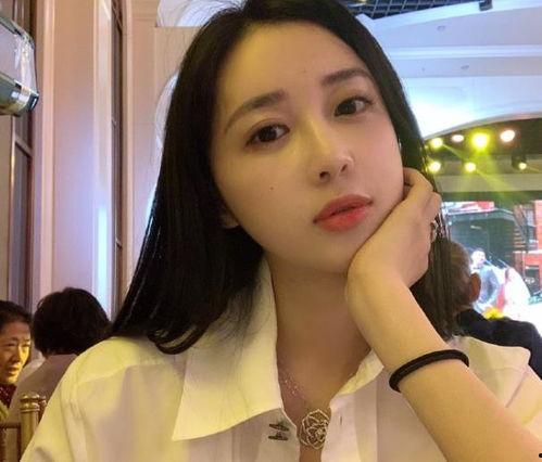网曝吃瓜女神反差视频,女神形象颠覆！网曝吃瓜女神反差视频揭秘